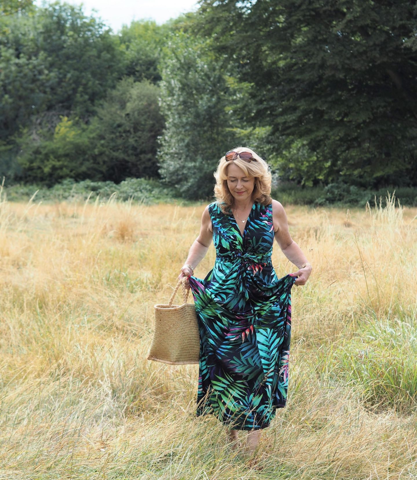 Visiting friends I chose to wear this gorgeous tropical print maxi dress. Simples! A one-piece floaty number. You may remember how over the moon I was with my maxi from Roman Originals last year