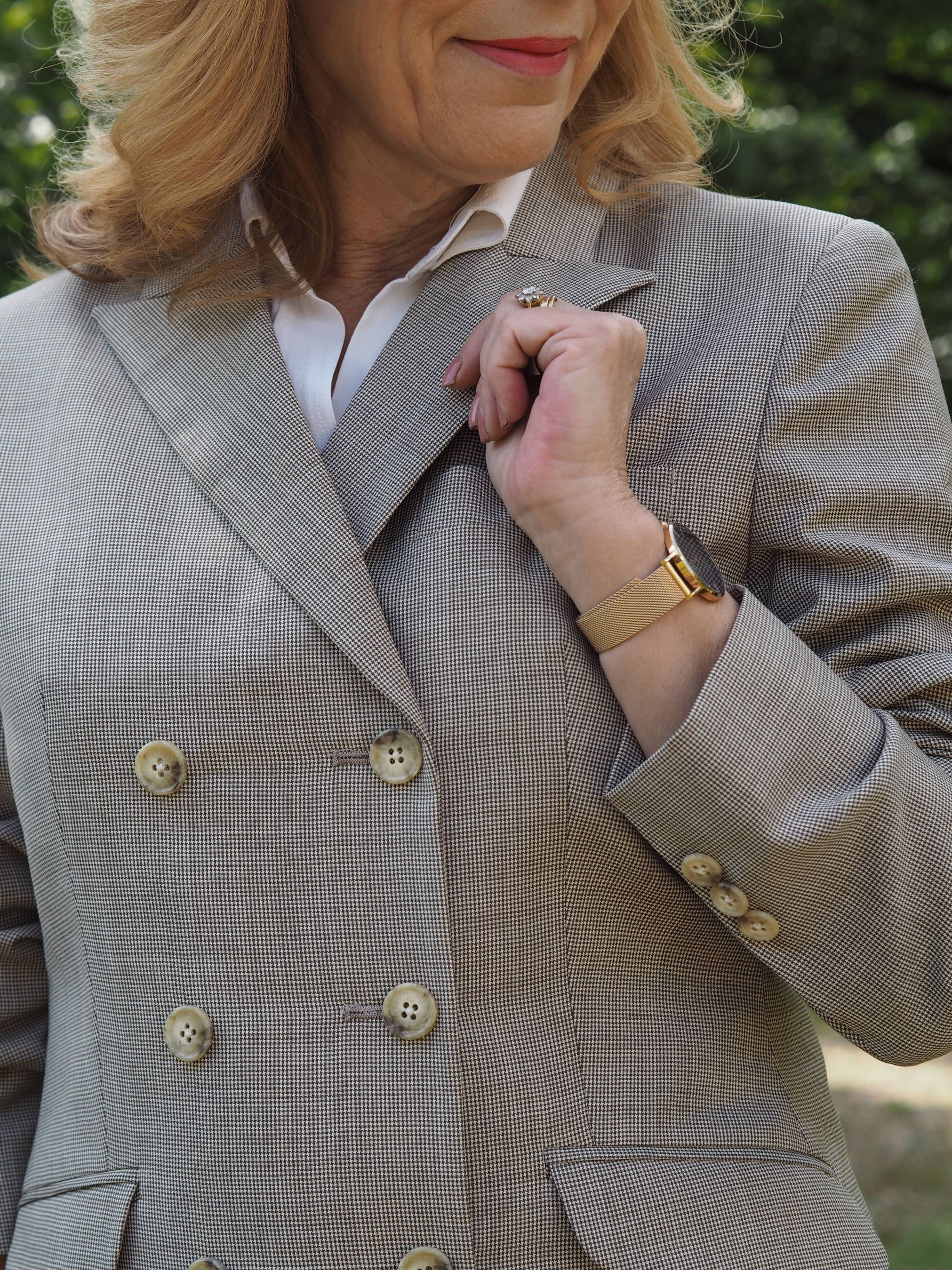  I'm featuring here today a made to measure blazer just for me!