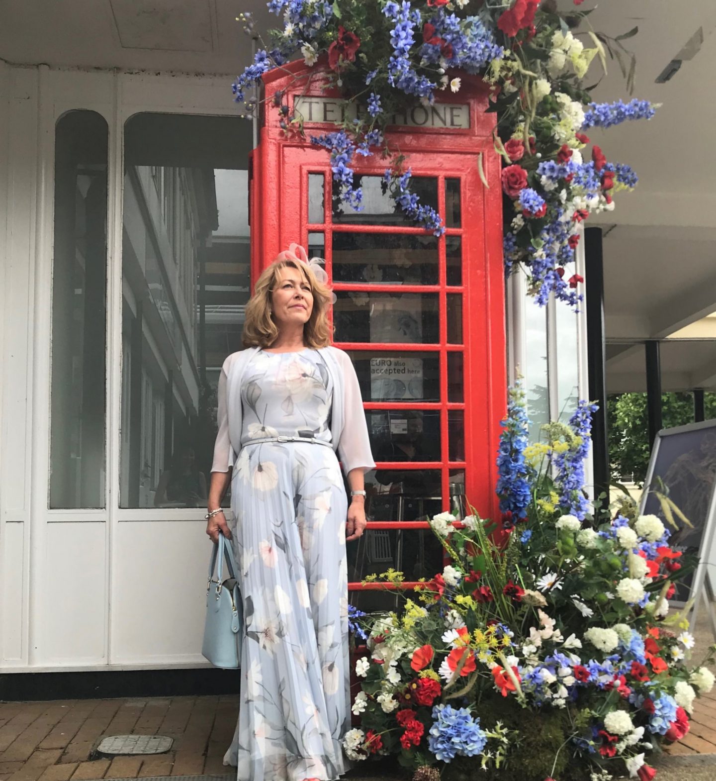 I'd never been to Royal Ascott before either, so choosing a lovely dress and getting "done up" for the day was exciting. I really loved my outfit and that's what I'm sharing with you this week.