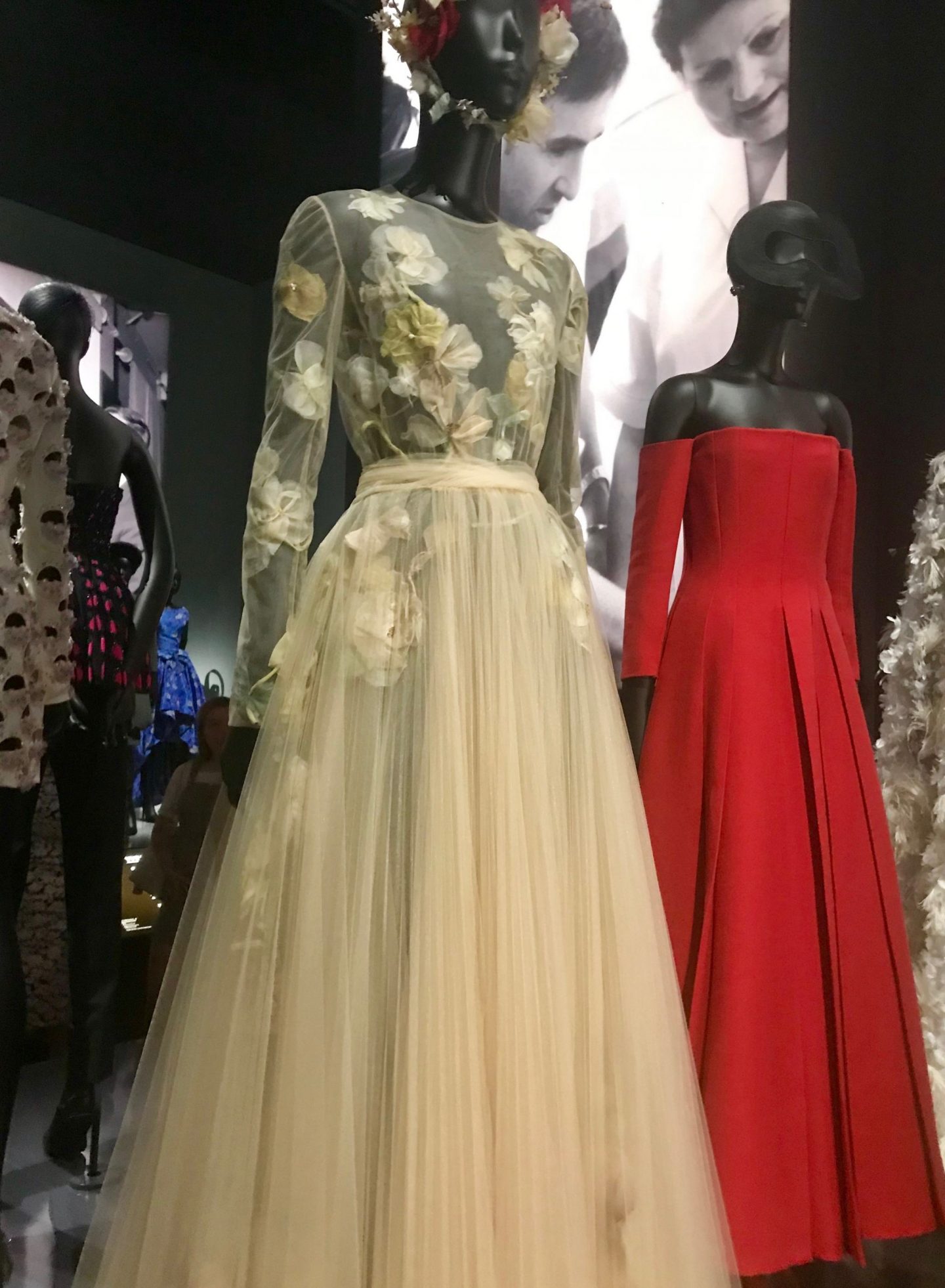 I was lucky to get a couple of tickets to see the Dior exhibition. The first time I tried to book, every date was sold out, but then a desicion to extend the exhibition gave me a second chance and I got lucky.